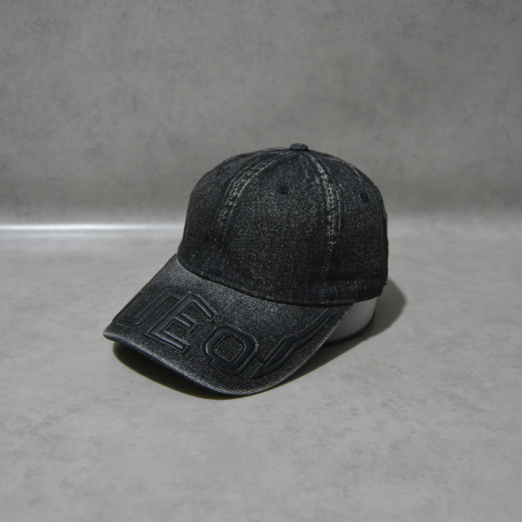 Casquette élégente  en jean noir