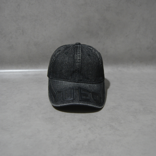 Casquette élégente  en jean noir