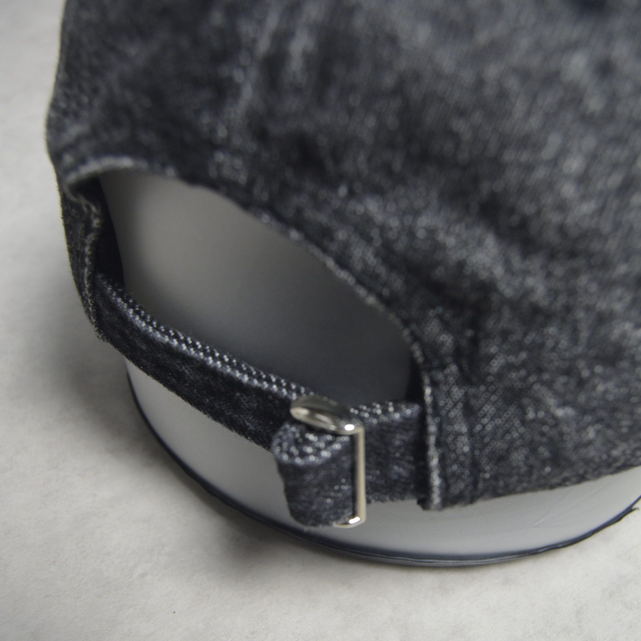 Casquette élégente  en jean noir