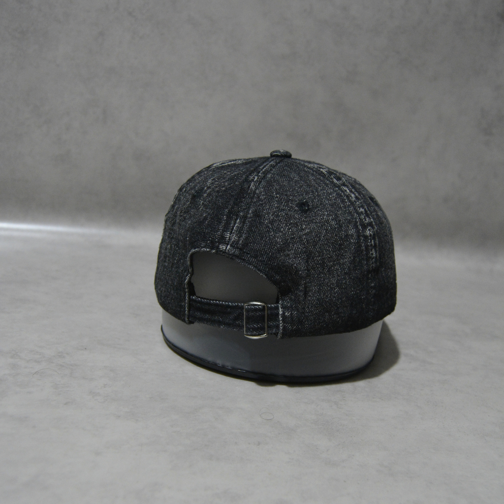 Casquette élégente  en jean noir